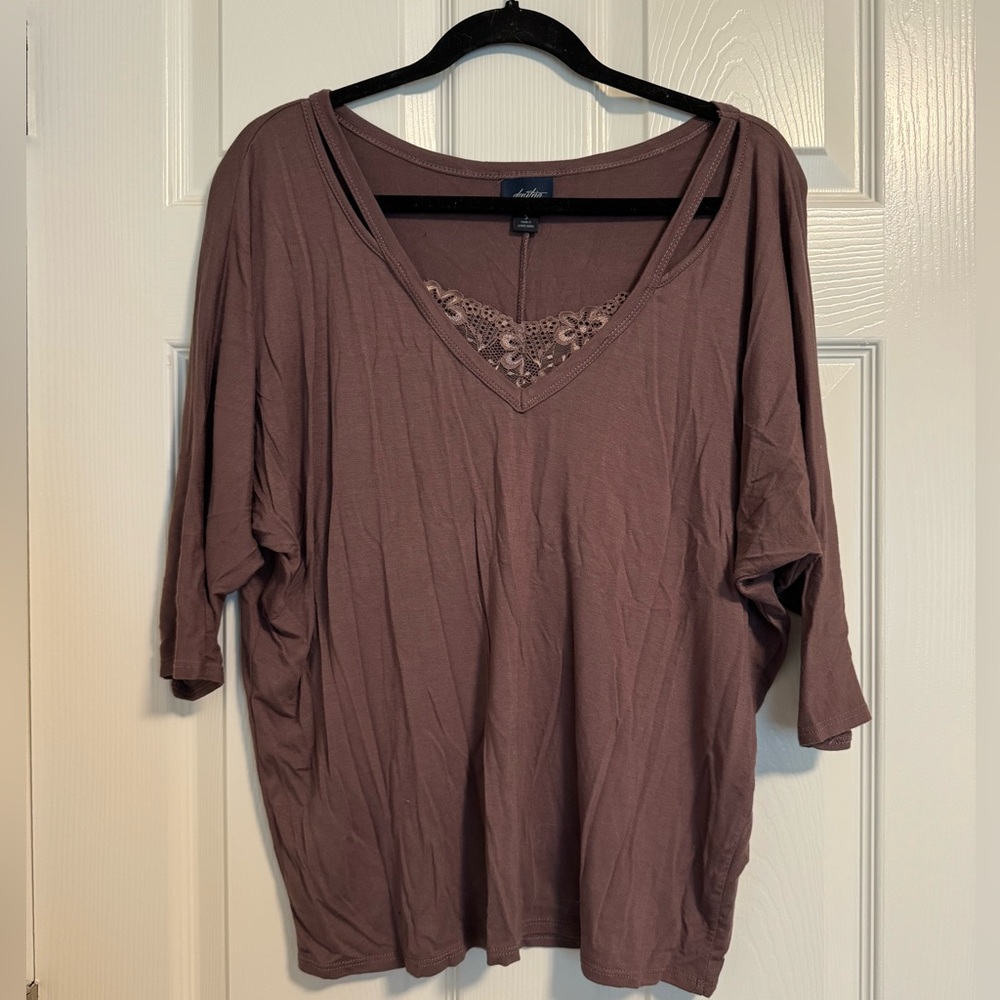 Daytrip 3/4 sleeve with lace detail